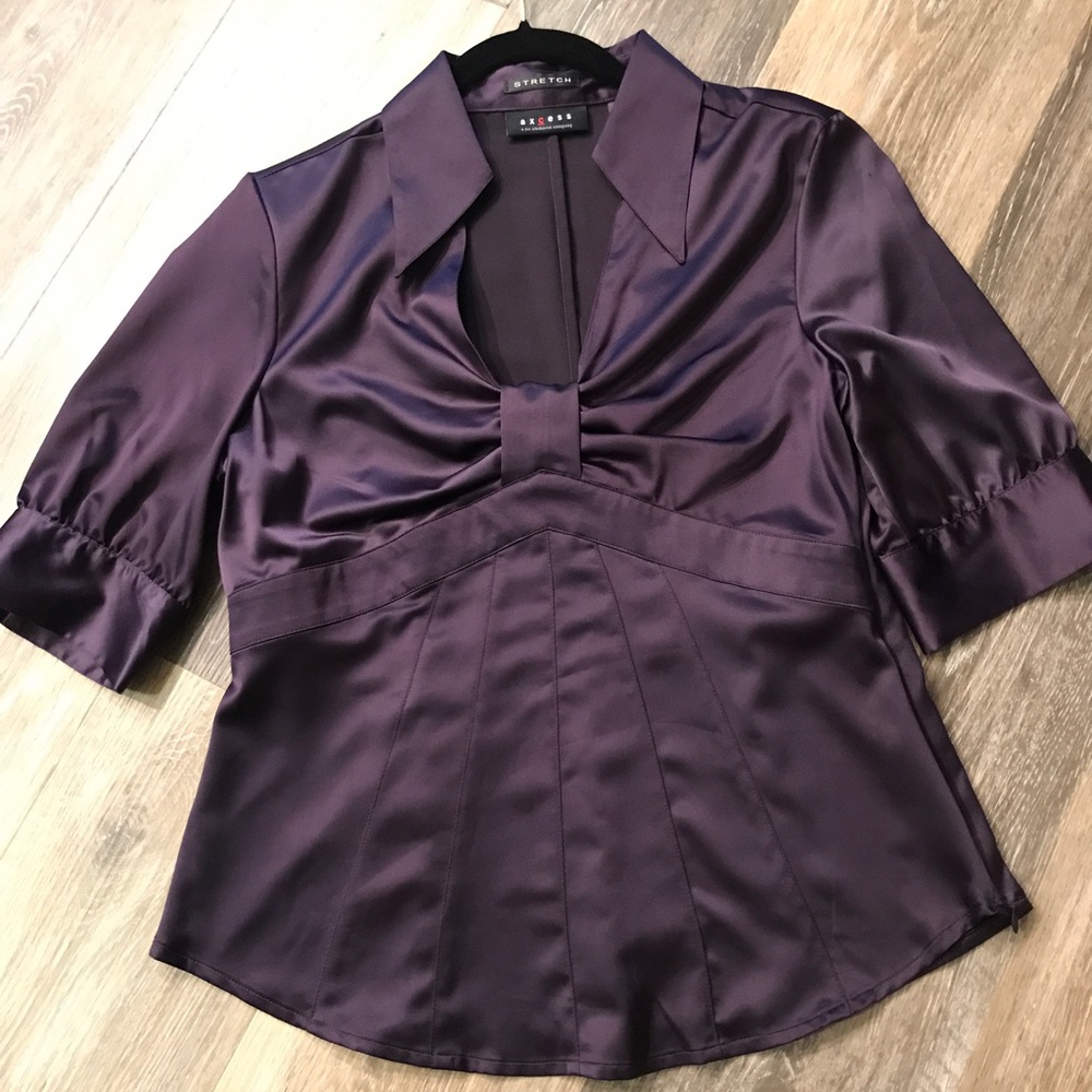 Liz Claiborne Axcess Eggplant short sleeve top.